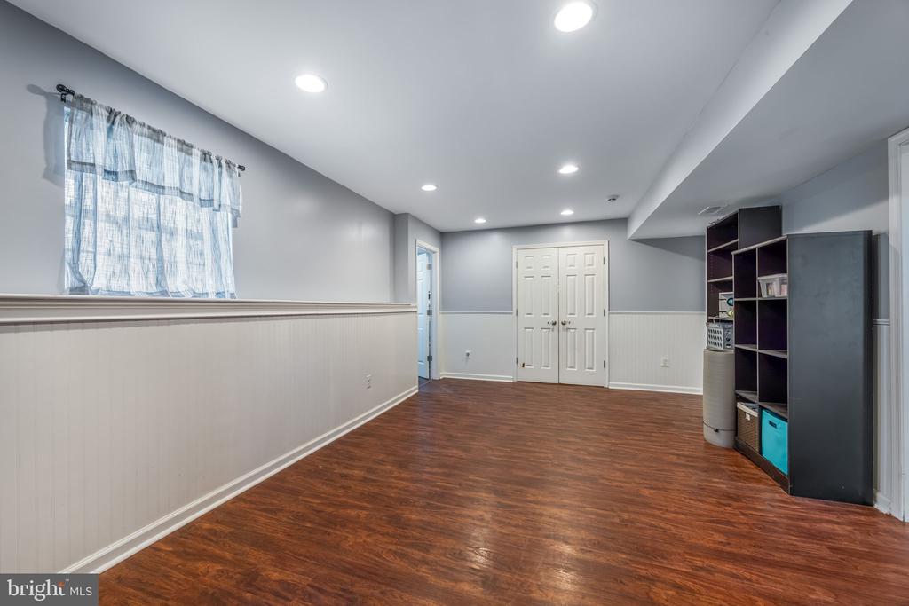 7721 RIPARIAN COURT