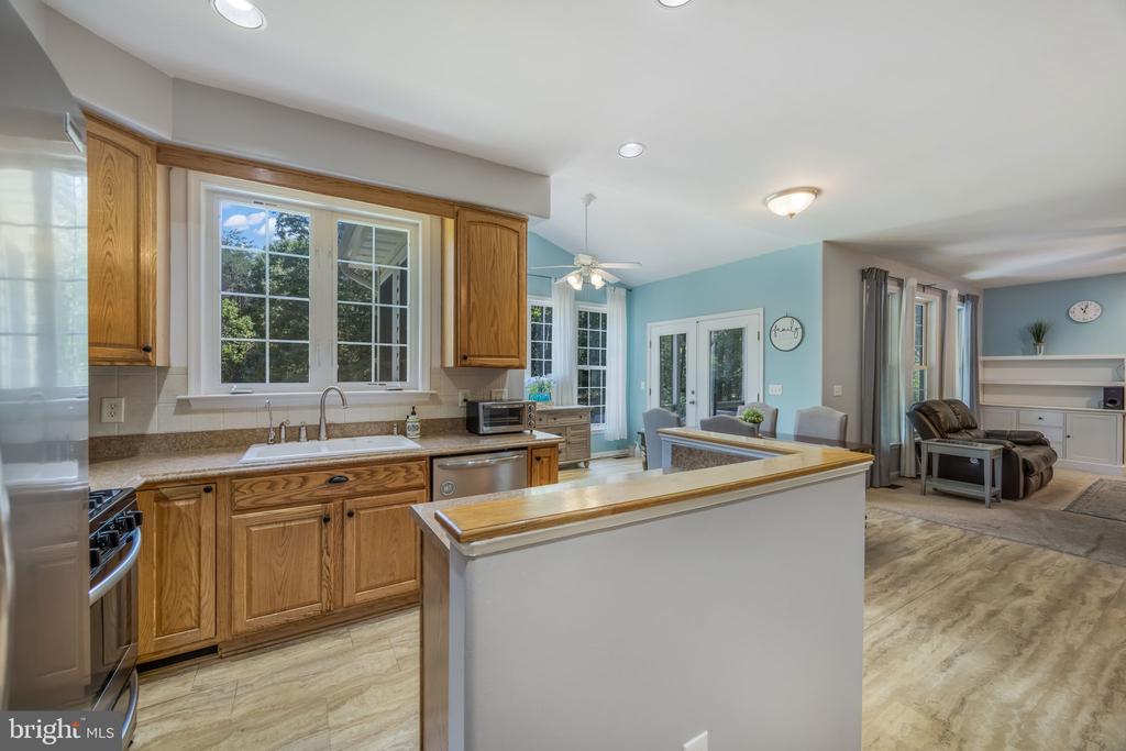 7721 RIPARIAN COURT