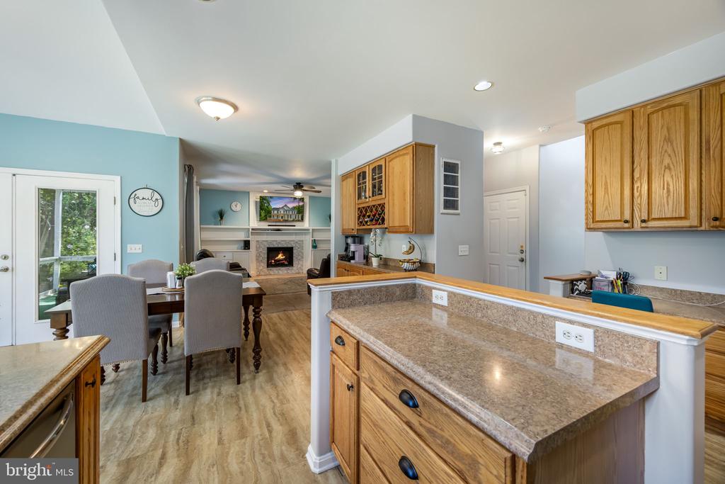 7721 RIPARIAN COURT