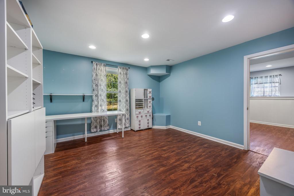 7721 RIPARIAN COURT