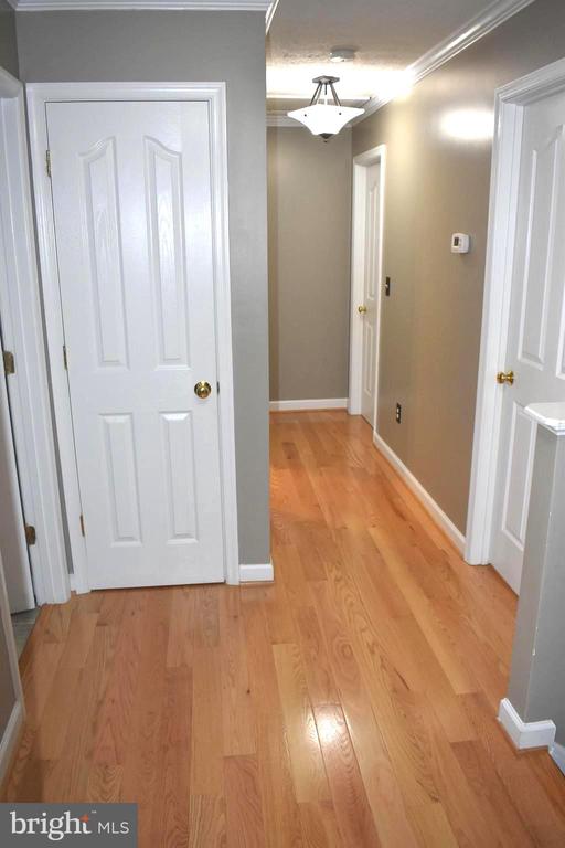 4016 DERBYSHIRE LANE