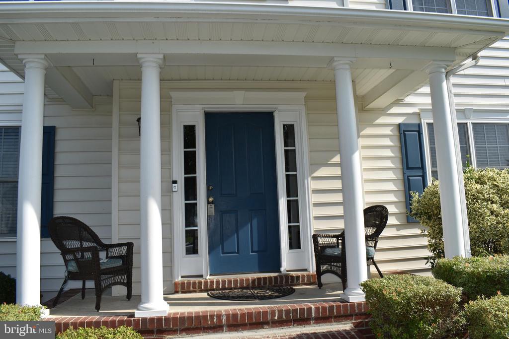 4016 DERBYSHIRE LANE