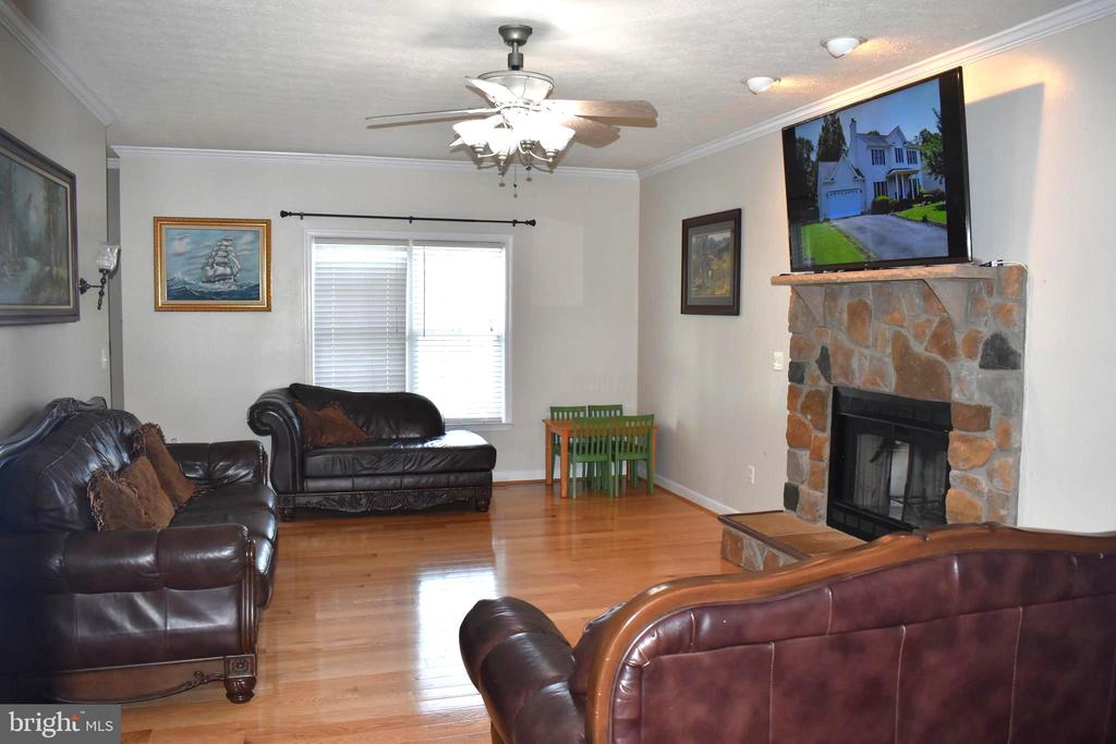 4016 DERBYSHIRE LANE