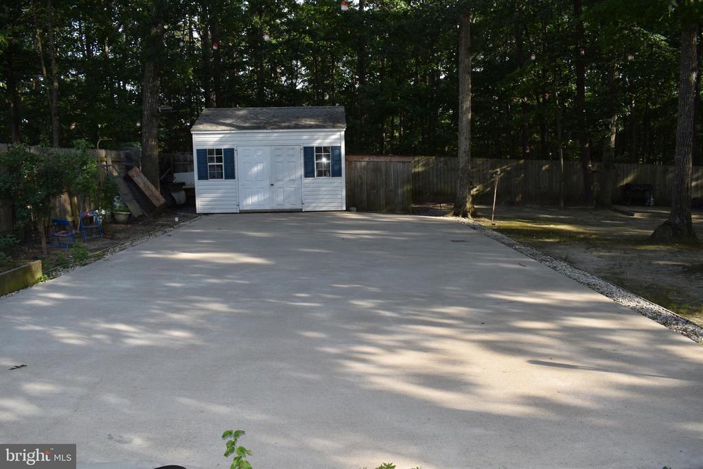 4016 DERBYSHIRE LANE