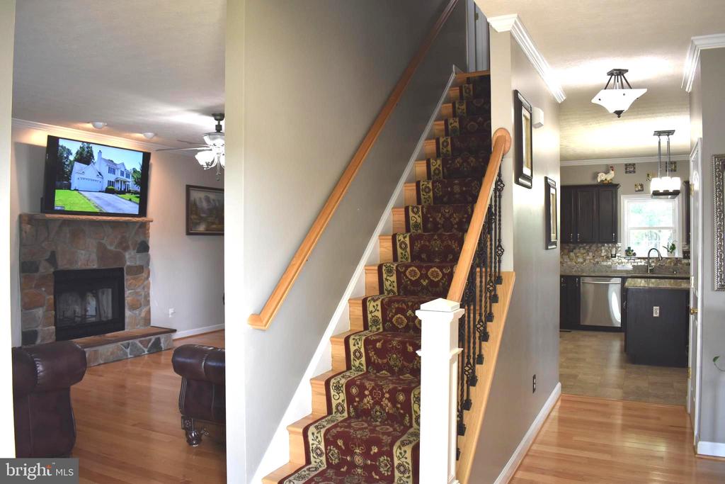 4016 DERBYSHIRE LANE