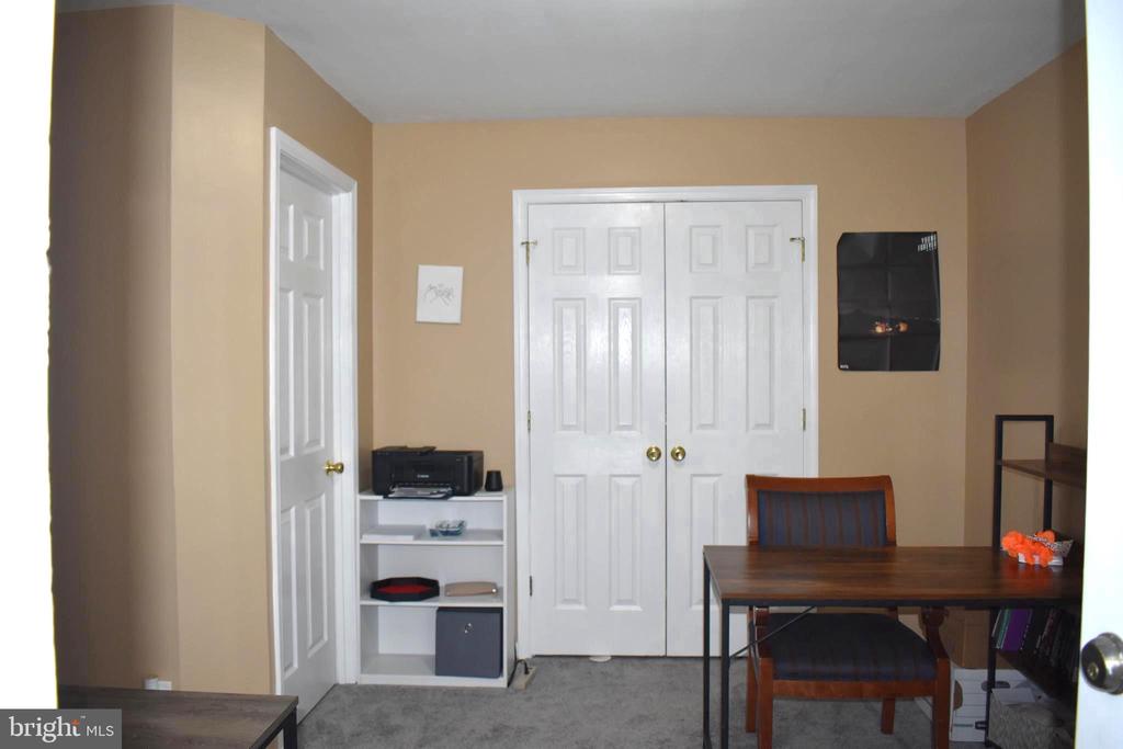 4016 DERBYSHIRE LANE