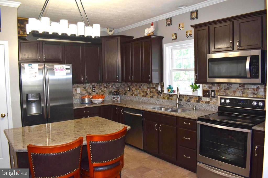4016 DERBYSHIRE LANE