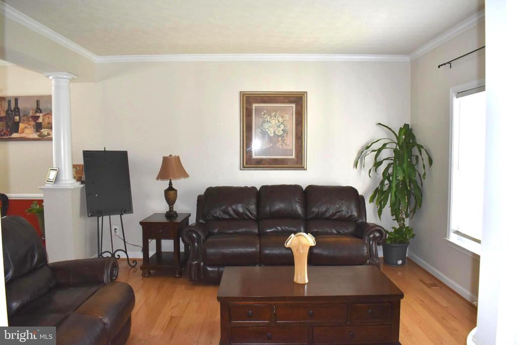 4016 DERBYSHIRE LANE