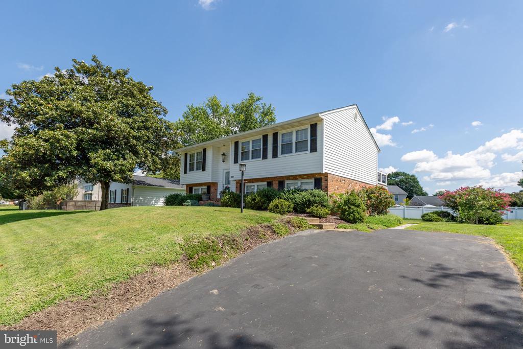 801 KILARNEY DRIVE