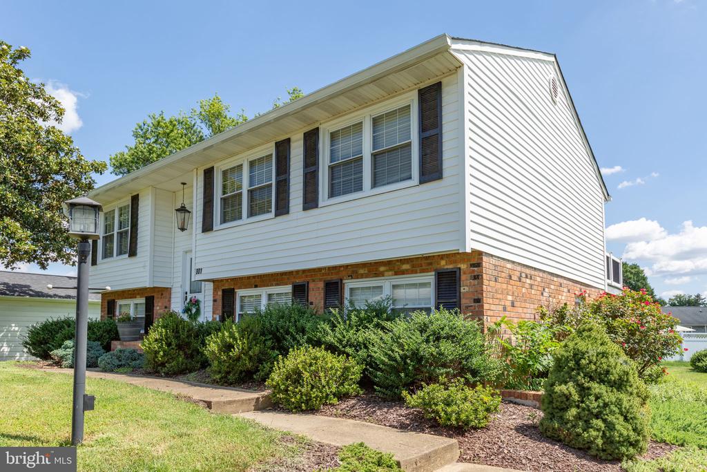 801 KILARNEY DRIVE