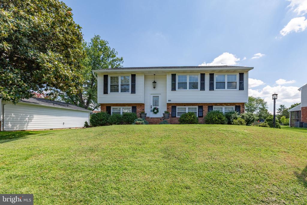 801 KILARNEY DRIVE