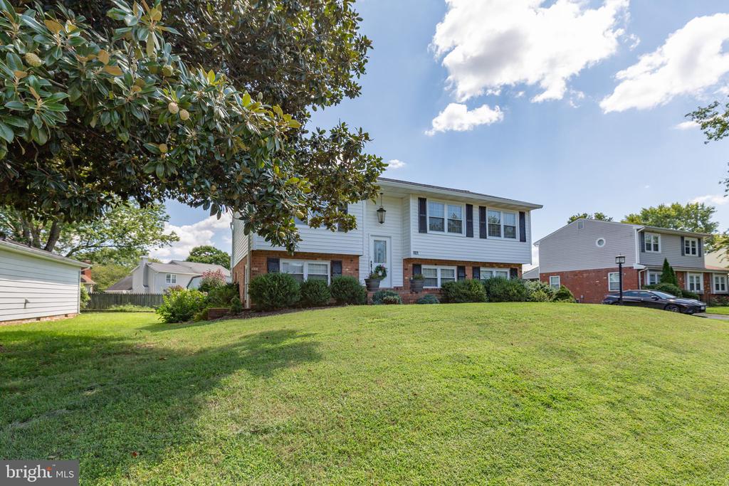801 KILARNEY DRIVE