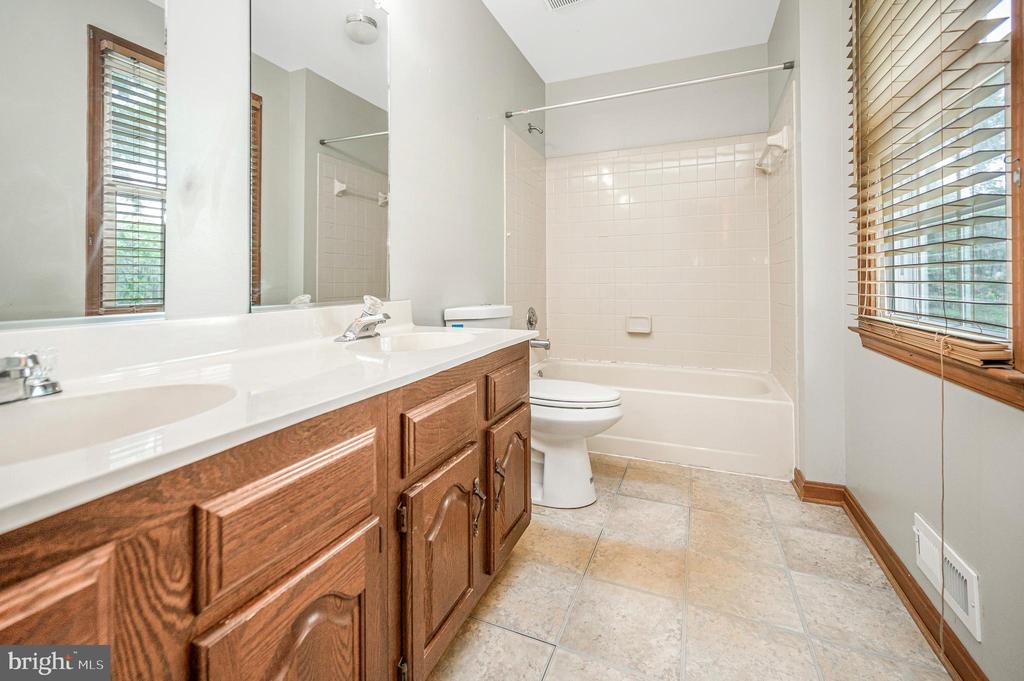 5802 QUEENS MILL CIRCLE