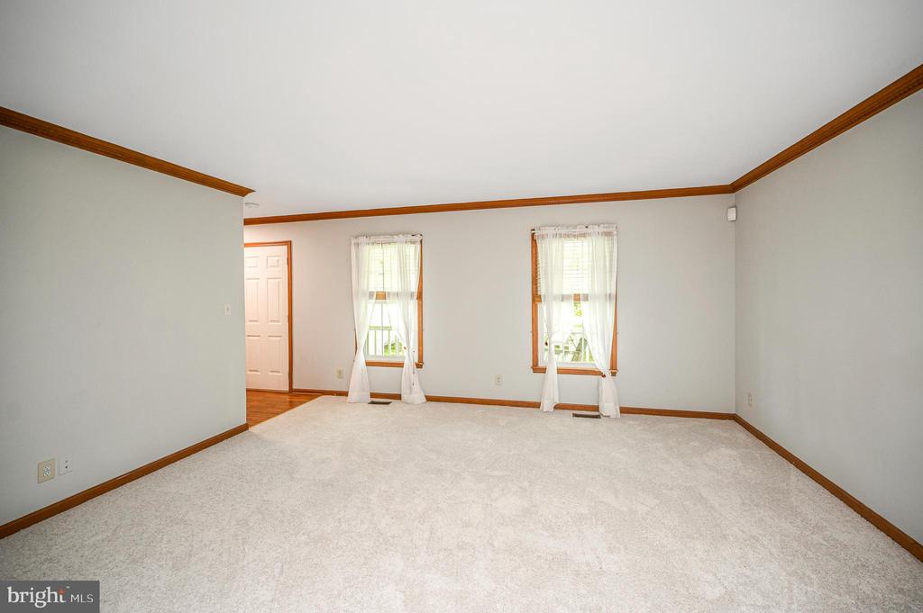 5802 QUEENS MILL CIRCLE