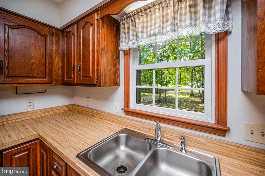 5802 QUEENS MILL CIRCLE