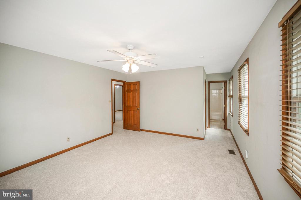 5802 QUEENS MILL CIRCLE