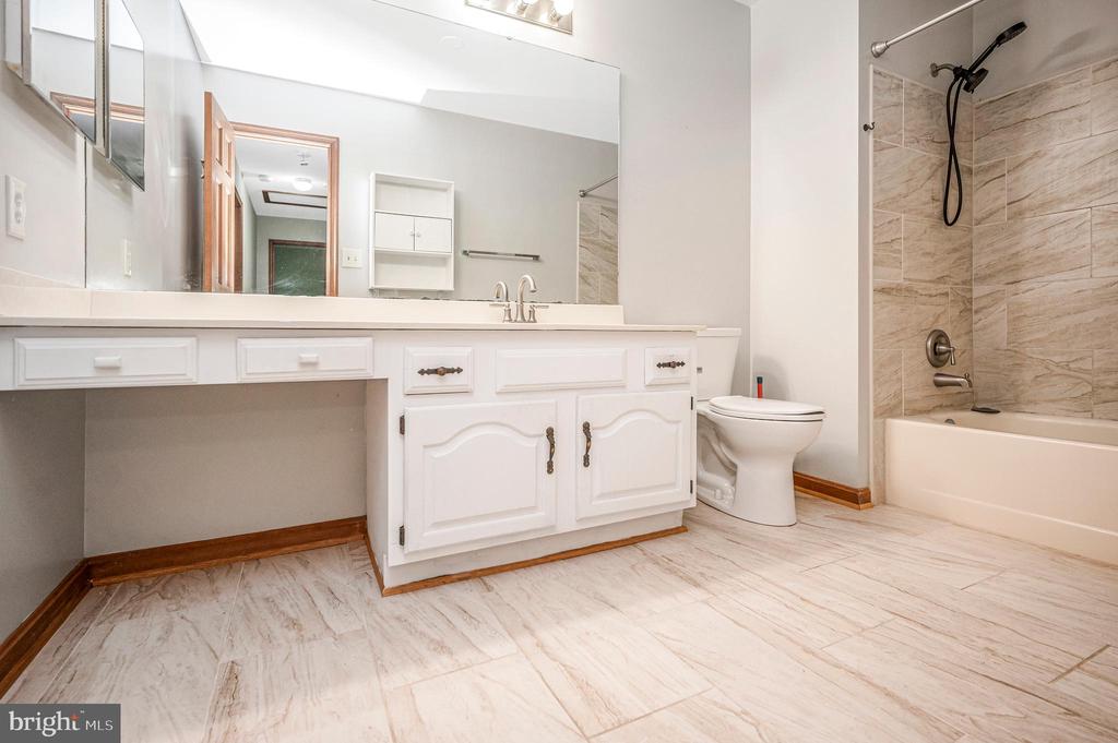 5802 QUEENS MILL CIRCLE