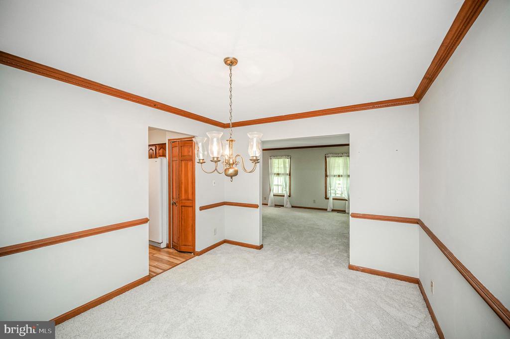 5802 QUEENS MILL CIRCLE