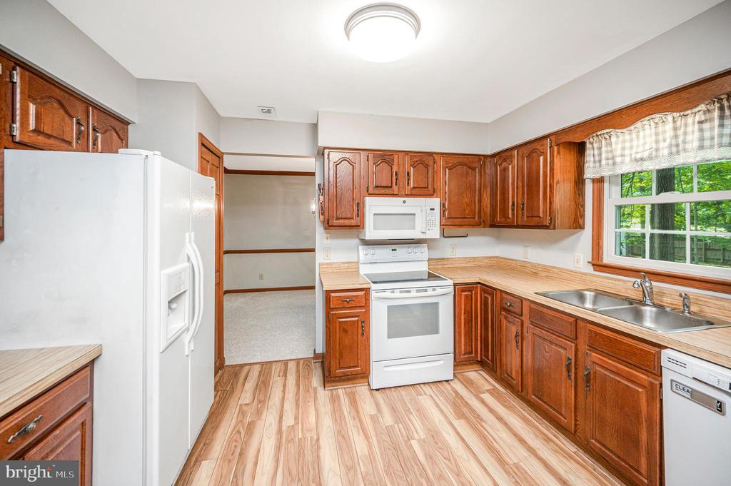 5802 QUEENS MILL CIRCLE