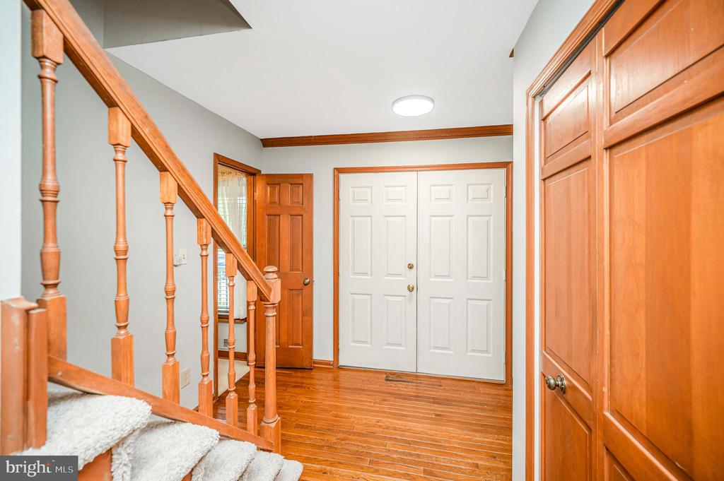 5802 QUEENS MILL CIRCLE