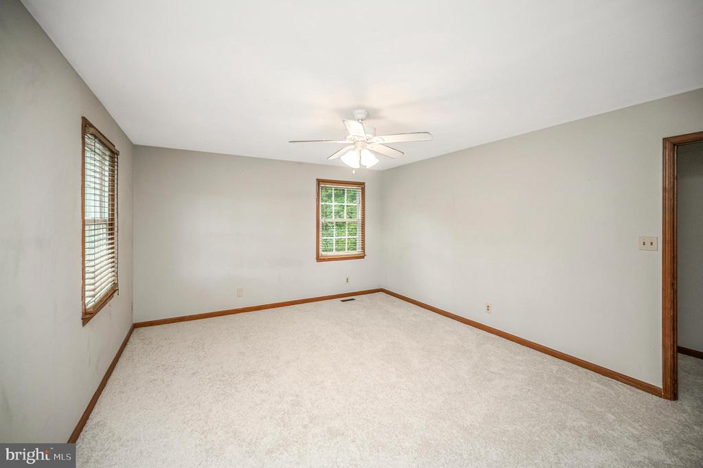 5802 QUEENS MILL CIRCLE