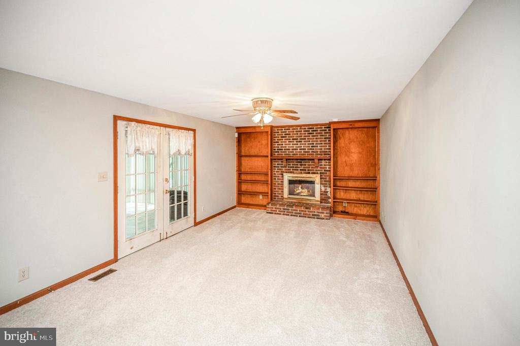 5802 QUEENS MILL CIRCLE