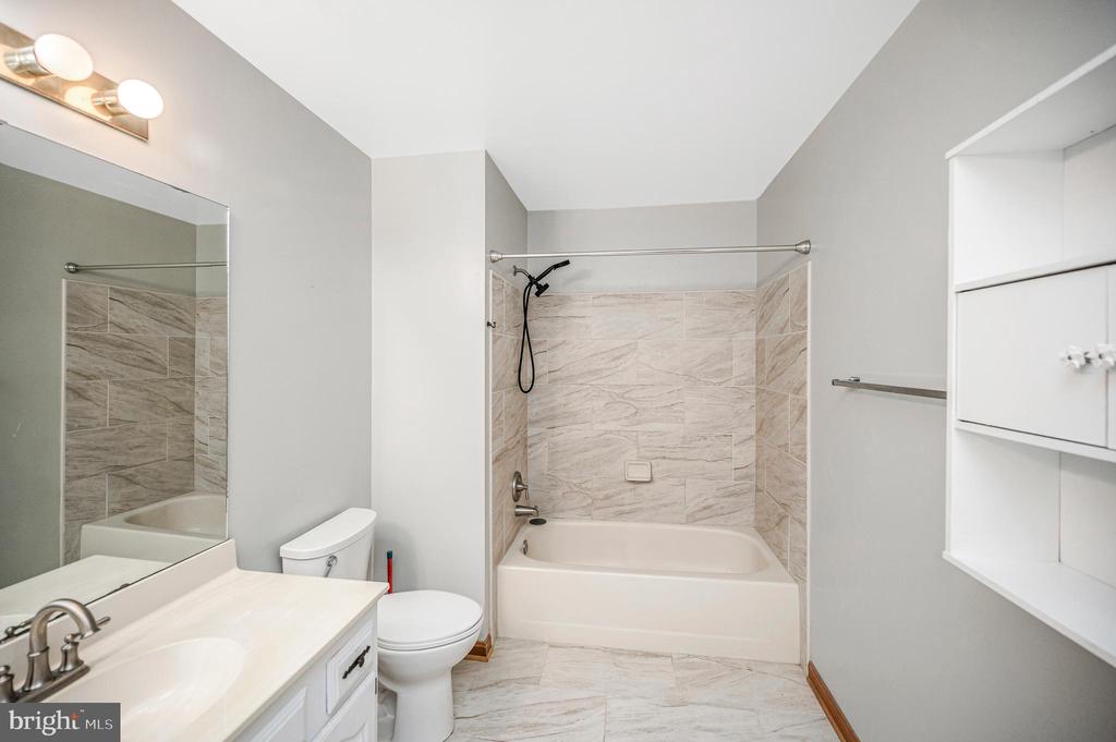 5802 QUEENS MILL CIRCLE