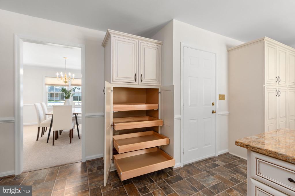 6403 SOUTHRIDGE COURT