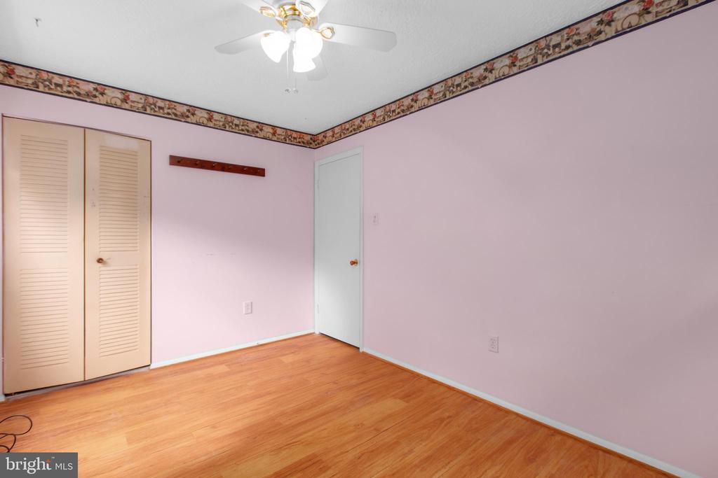 9 EDISON COURT