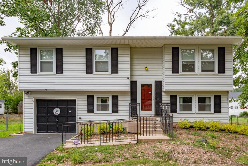 9 EDISON COURT