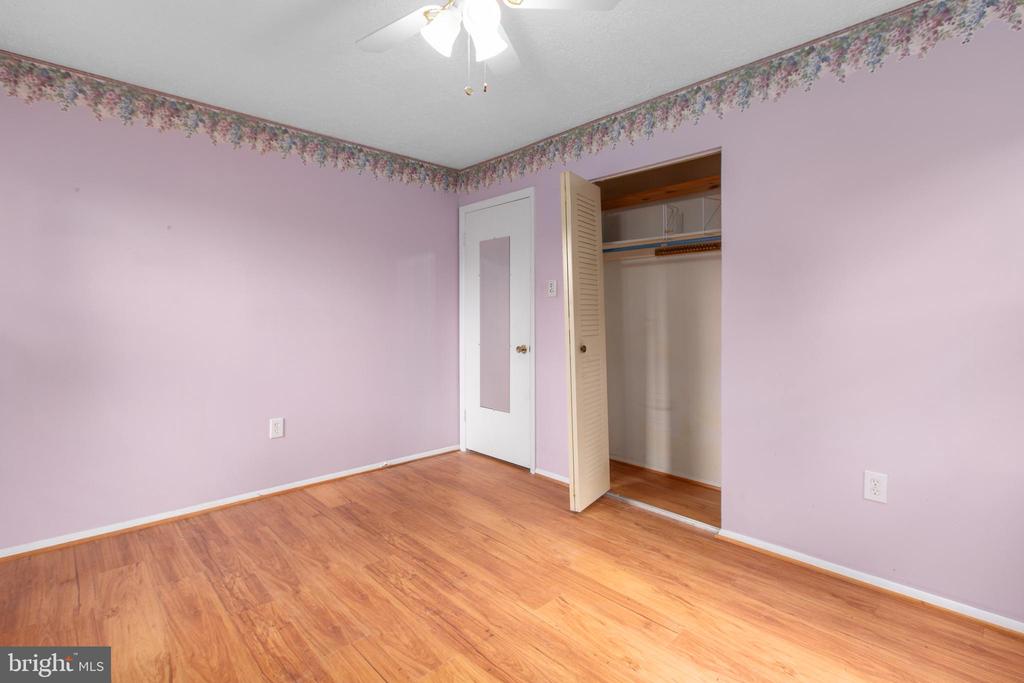 9 EDISON COURT