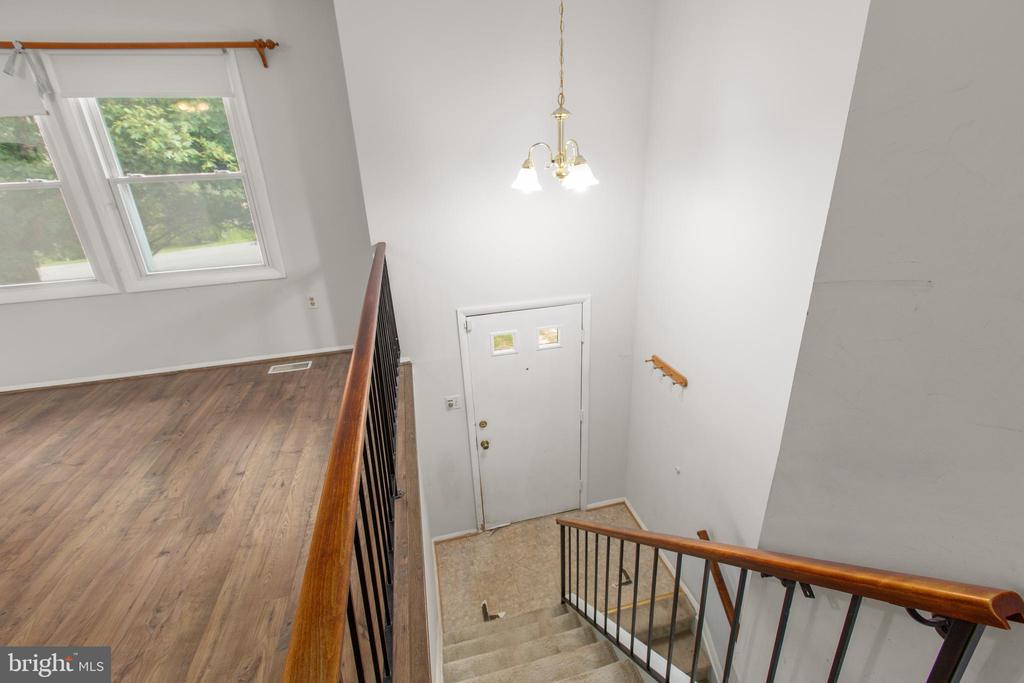 9 EDISON COURT