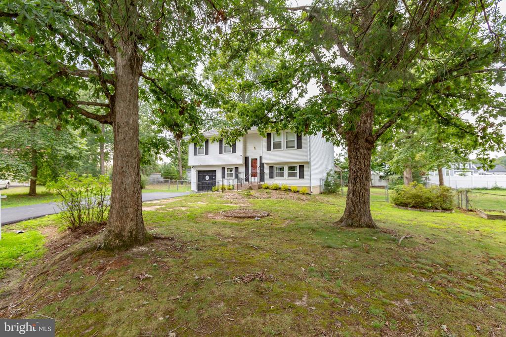 9 EDISON COURT