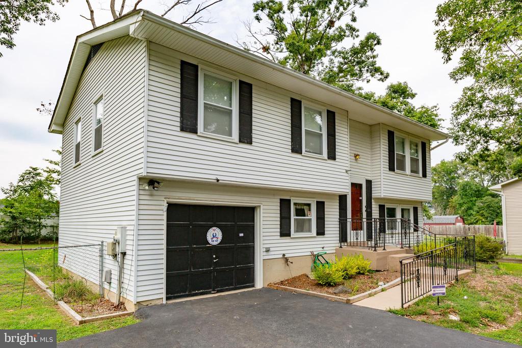 9 EDISON COURT