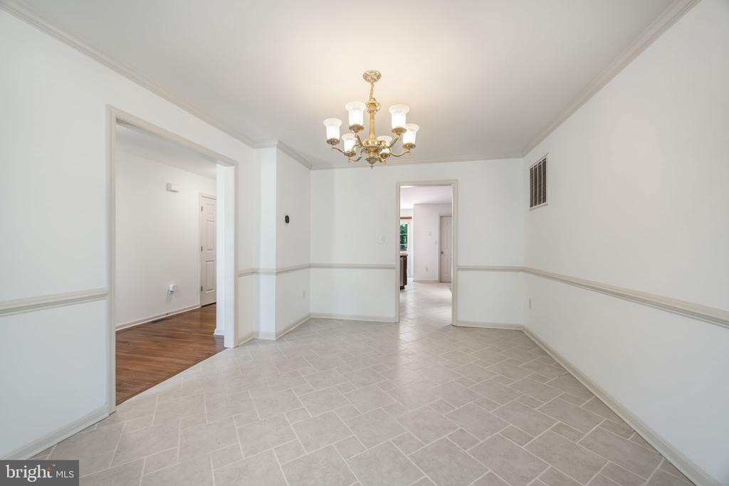 10307 NAPOLEON STREET