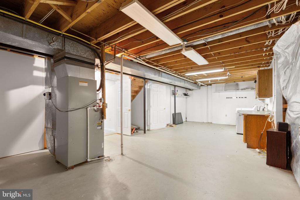 11209 SPRINGFIELD DRIVE