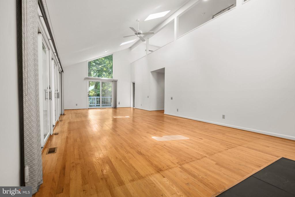 7 RIVER OAK PLACE