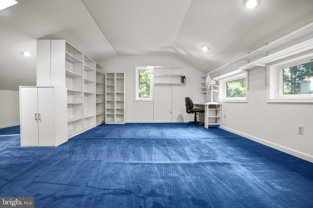 7 RIVER OAK PLACE