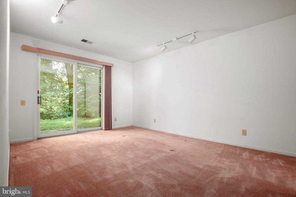 7 RIVER OAK PLACE