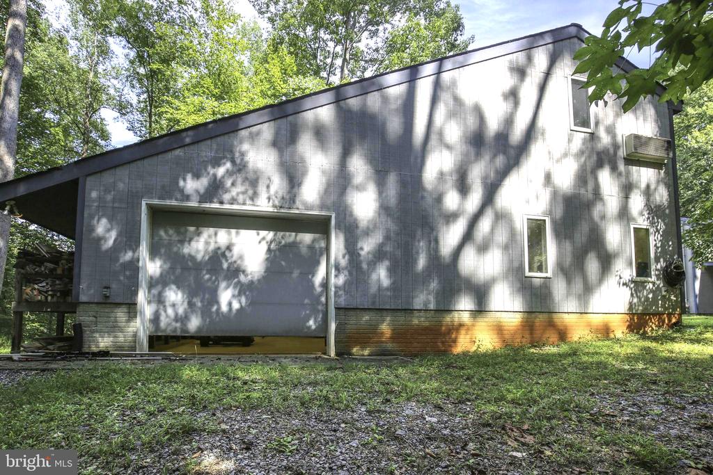 7 RIVER OAK PLACE