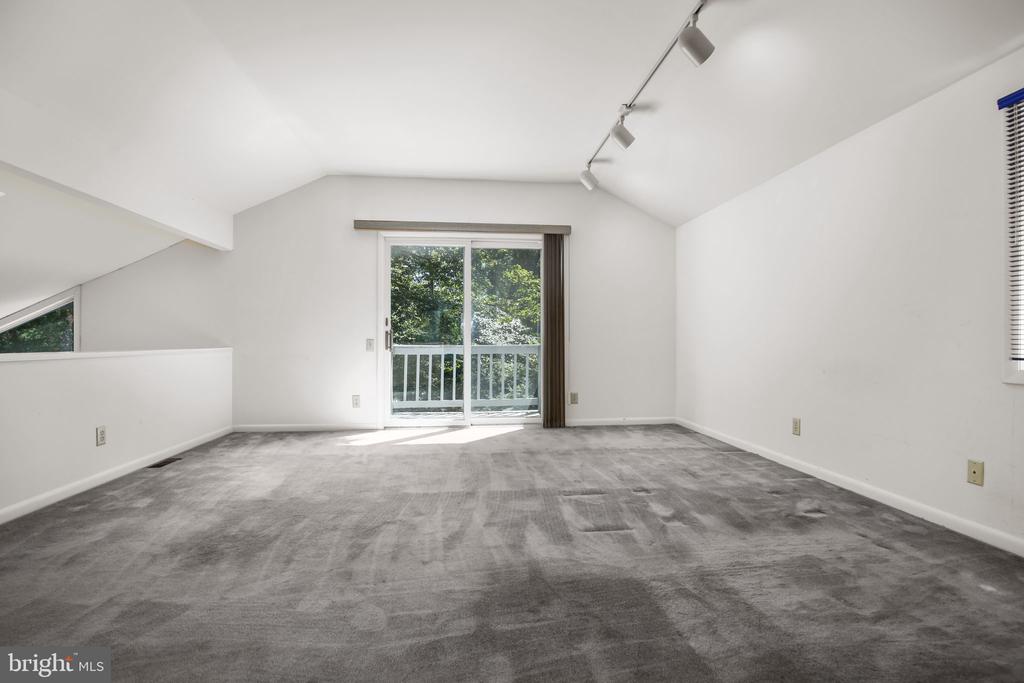 7 RIVER OAK PLACE