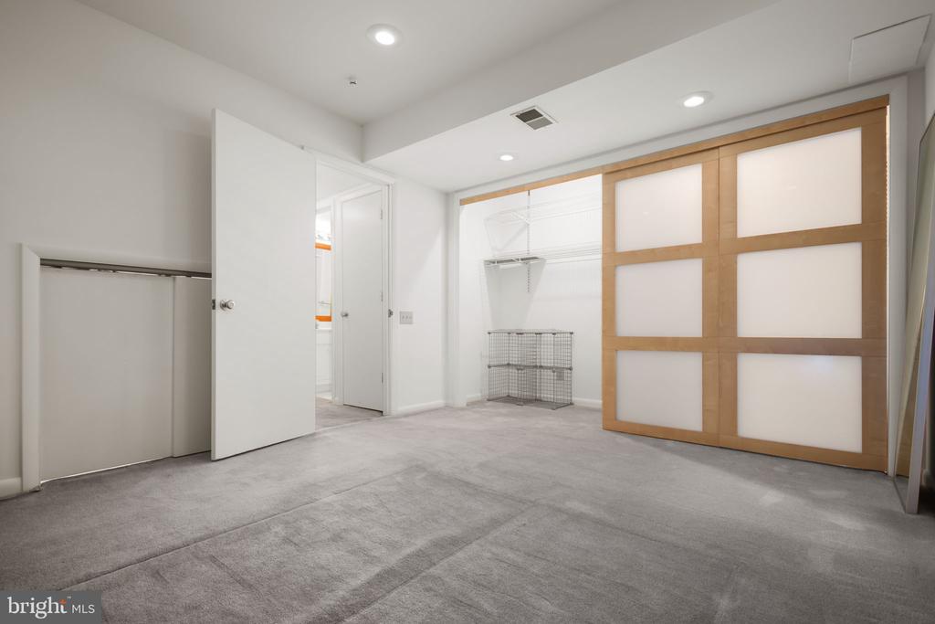 7 RIVER OAK PLACE