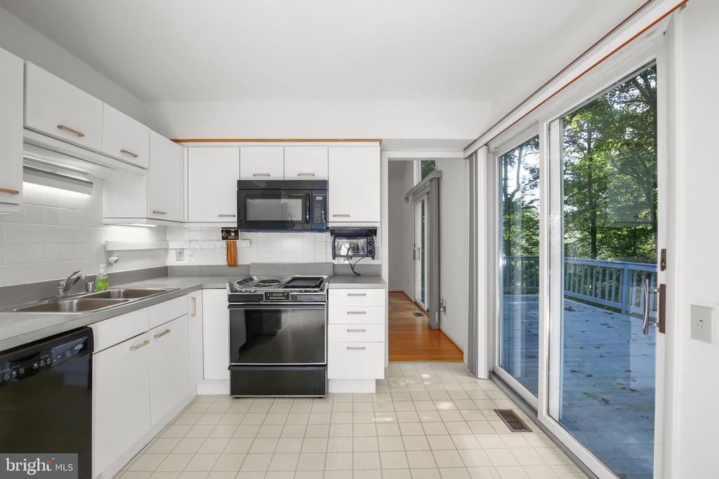 7 RIVER OAK PLACE