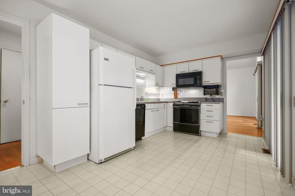 7 RIVER OAK PLACE