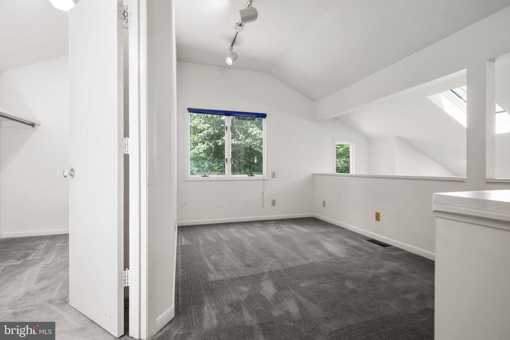 7 RIVER OAK PLACE