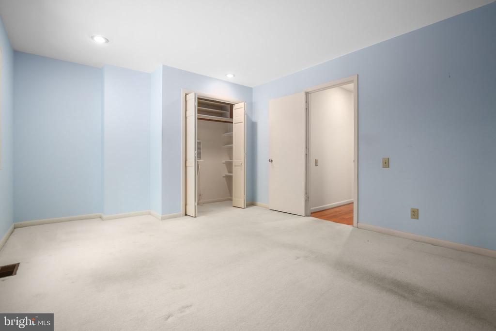 7 RIVER OAK PLACE