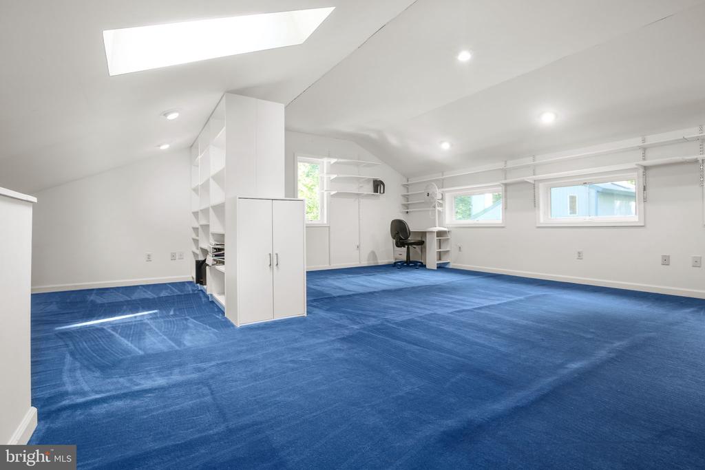 7 RIVER OAK PLACE