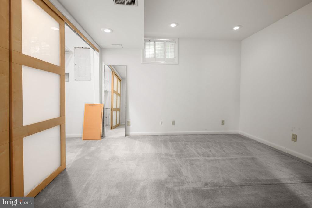 7 RIVER OAK PLACE