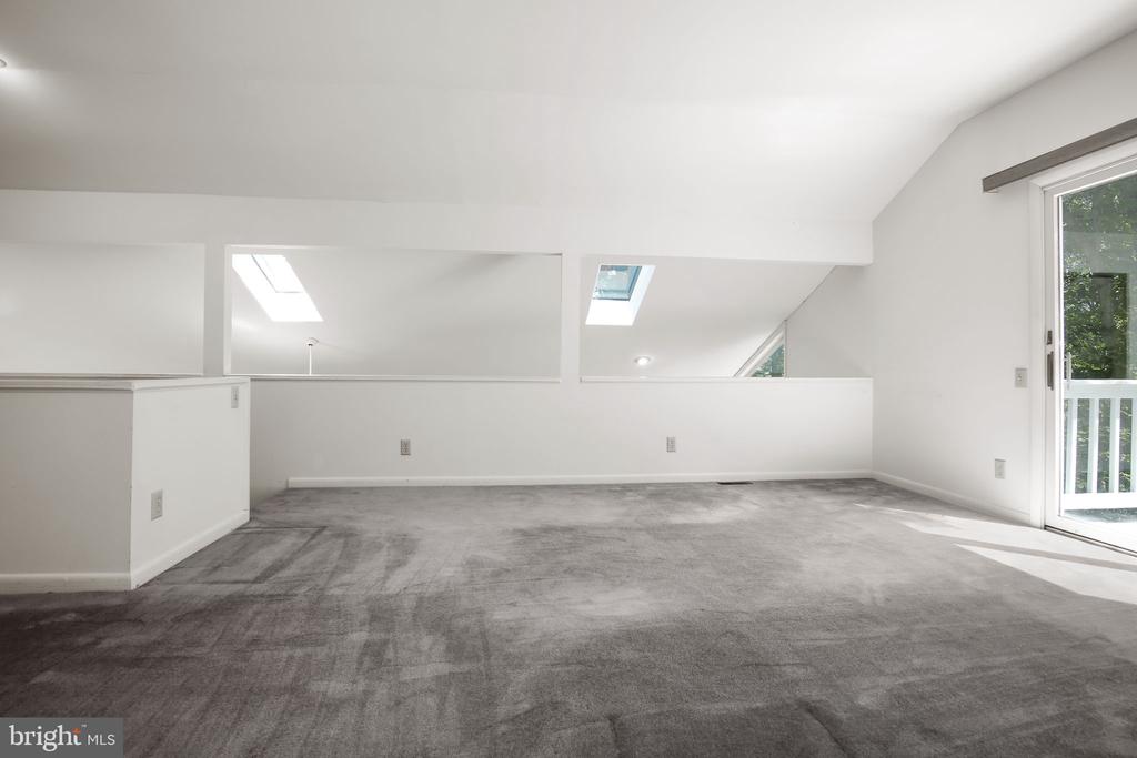 7 RIVER OAK PLACE