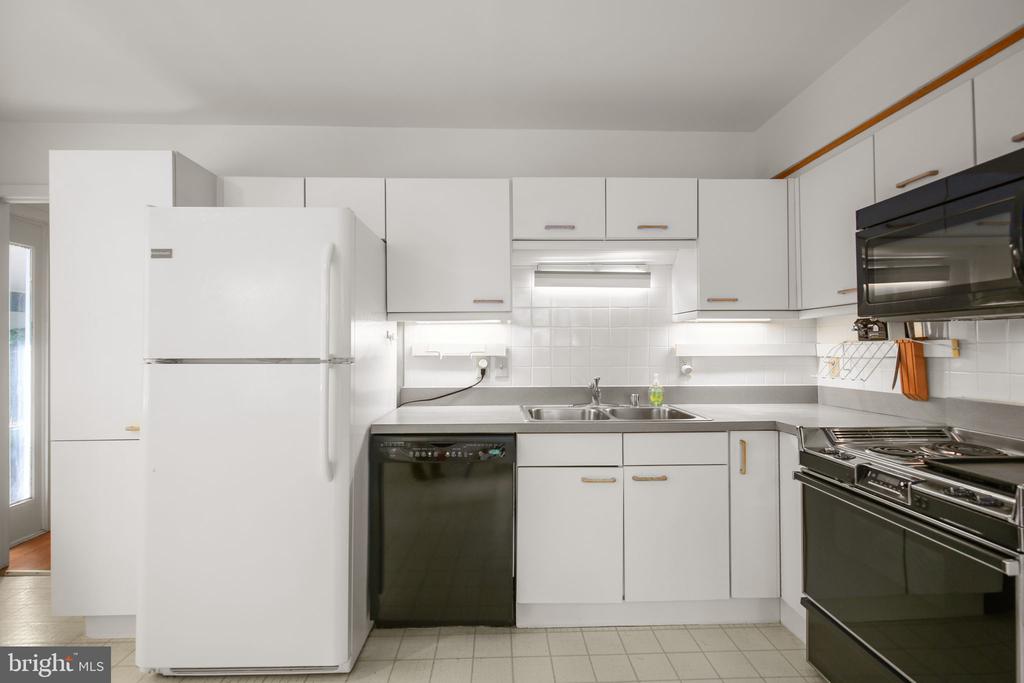 7 RIVER OAK PLACE